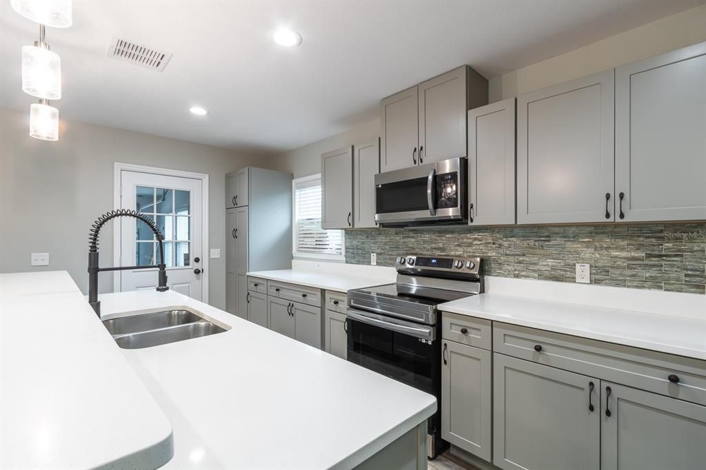 待售: $340,000 (3 贝兹, 2 浴室, 1698 平方英尺)