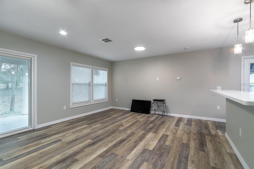 待售: $340,000 (3 贝兹, 2 浴室, 1698 平方英尺)