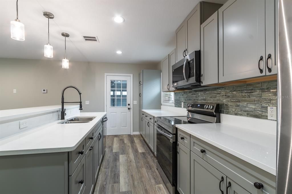 待售: $340,000 (3 贝兹, 2 浴室, 1698 平方英尺)