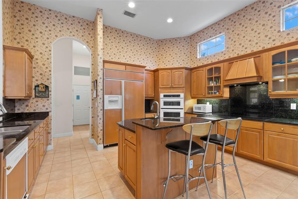 Под контрактом: $1,699,000 (6 спален, 4 ванн, 4488 Квадратных фут)