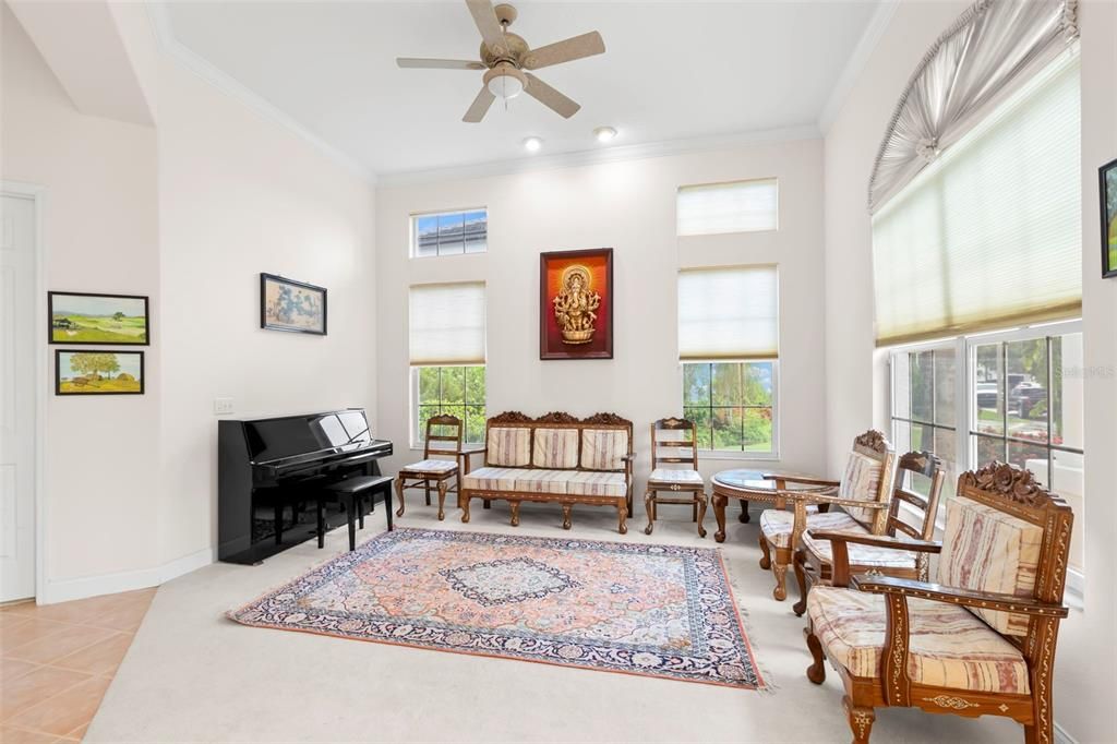 Под контрактом: $1,699,000 (6 спален, 4 ванн, 4488 Квадратных фут)