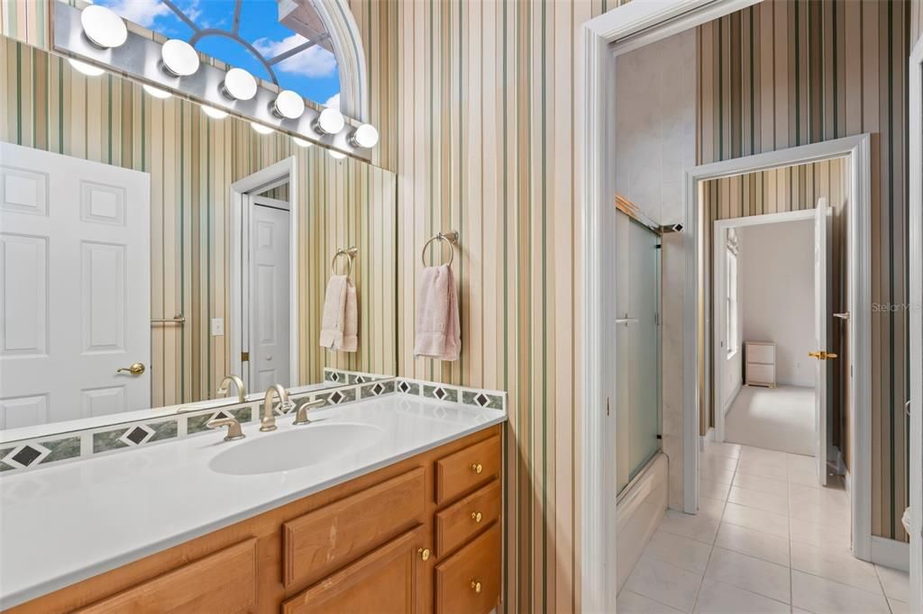 Под контрактом: $1,699,000 (6 спален, 4 ванн, 4488 Квадратных фут)