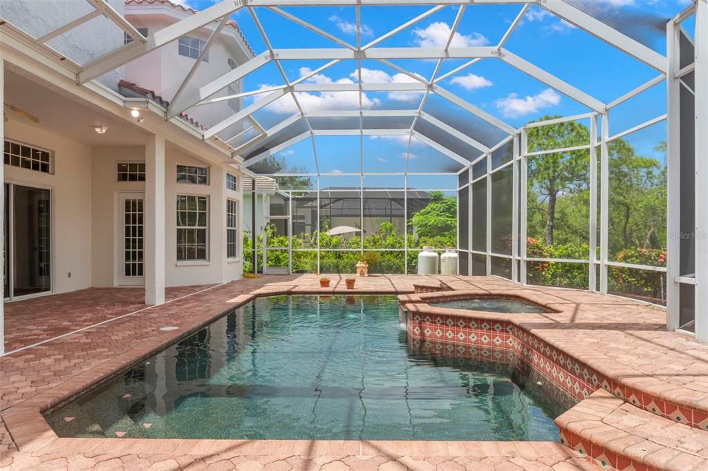 Под контрактом: $1,699,000 (6 спален, 4 ванн, 4488 Квадратных фут)