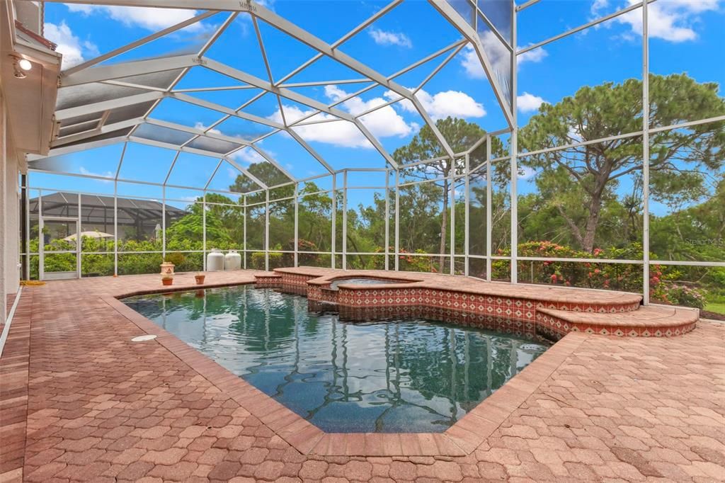 Под контрактом: $1,699,000 (6 спален, 4 ванн, 4488 Квадратных фут)