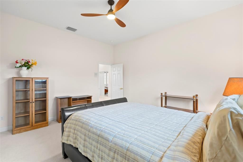 Под контрактом: $1,699,000 (6 спален, 4 ванн, 4488 Квадратных фут)