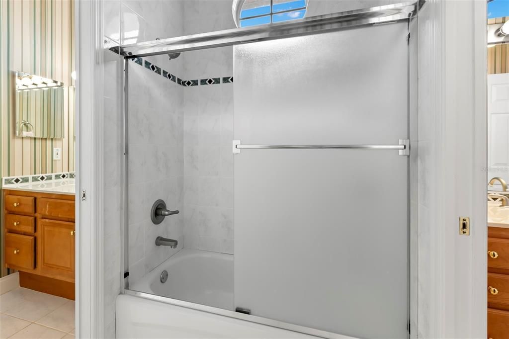 Под контрактом: $1,699,000 (6 спален, 4 ванн, 4488 Квадратных фут)