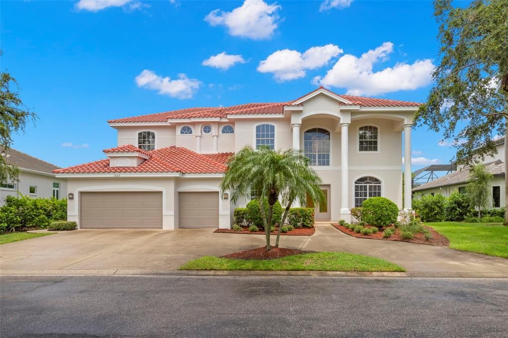 Под контрактом: $1,699,000 (6 спален, 4 ванн, 4488 Квадратных фут)