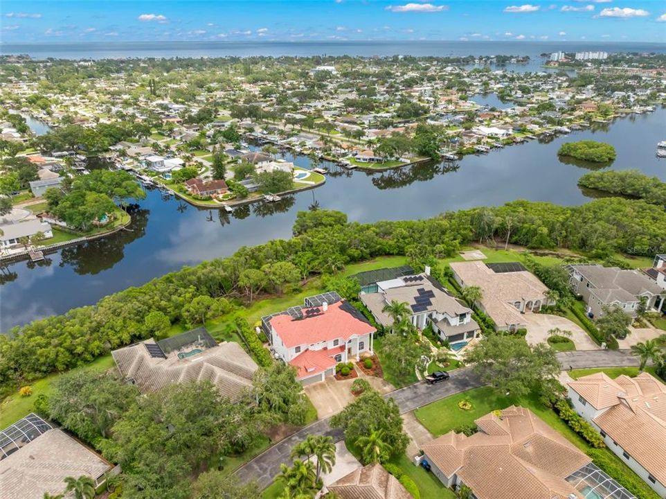 Под контрактом: $1,699,000 (6 спален, 4 ванн, 4488 Квадратных фут)