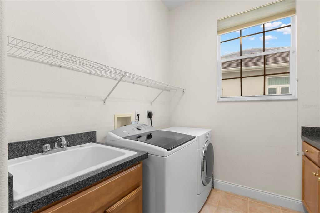 Под контрактом: $1,699,000 (6 спален, 4 ванн, 4488 Квадратных фут)