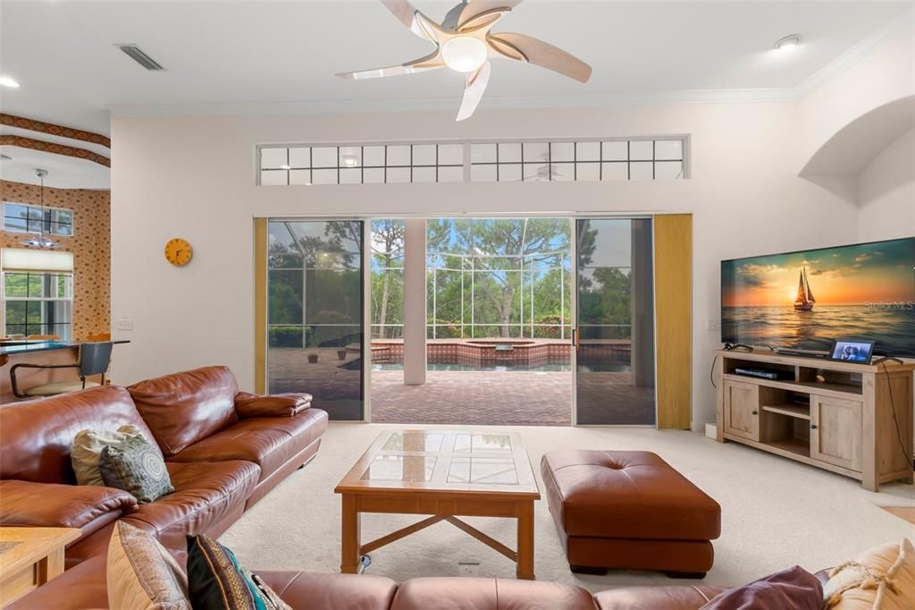 Под контрактом: $1,699,000 (6 спален, 4 ванн, 4488 Квадратных фут)