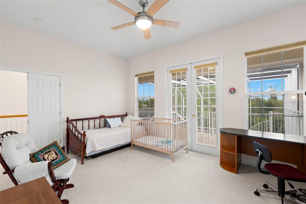 Под контрактом: $1,699,000 (6 спален, 4 ванн, 4488 Квадратных фут)