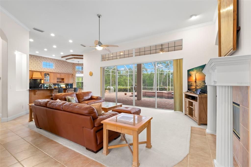 Под контрактом: $1,699,000 (6 спален, 4 ванн, 4488 Квадратных фут)