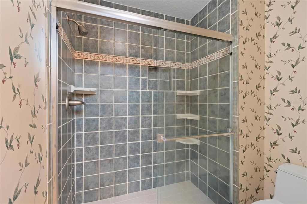 Под контрактом: $1,699,000 (6 спален, 4 ванн, 4488 Квадратных фут)