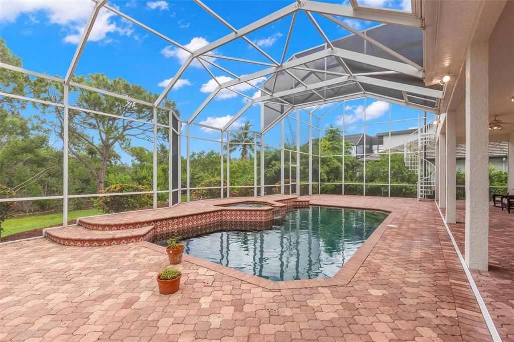 Под контрактом: $1,699,000 (6 спален, 4 ванн, 4488 Квадратных фут)