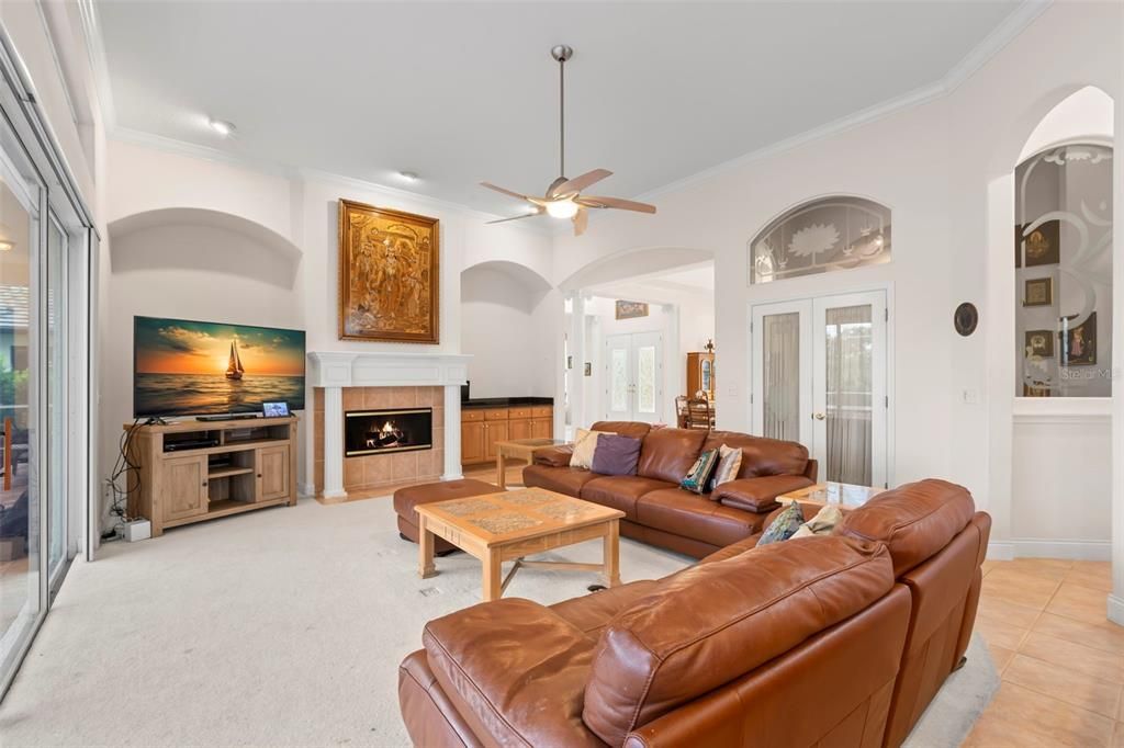 Под контрактом: $1,699,000 (6 спален, 4 ванн, 4488 Квадратных фут)