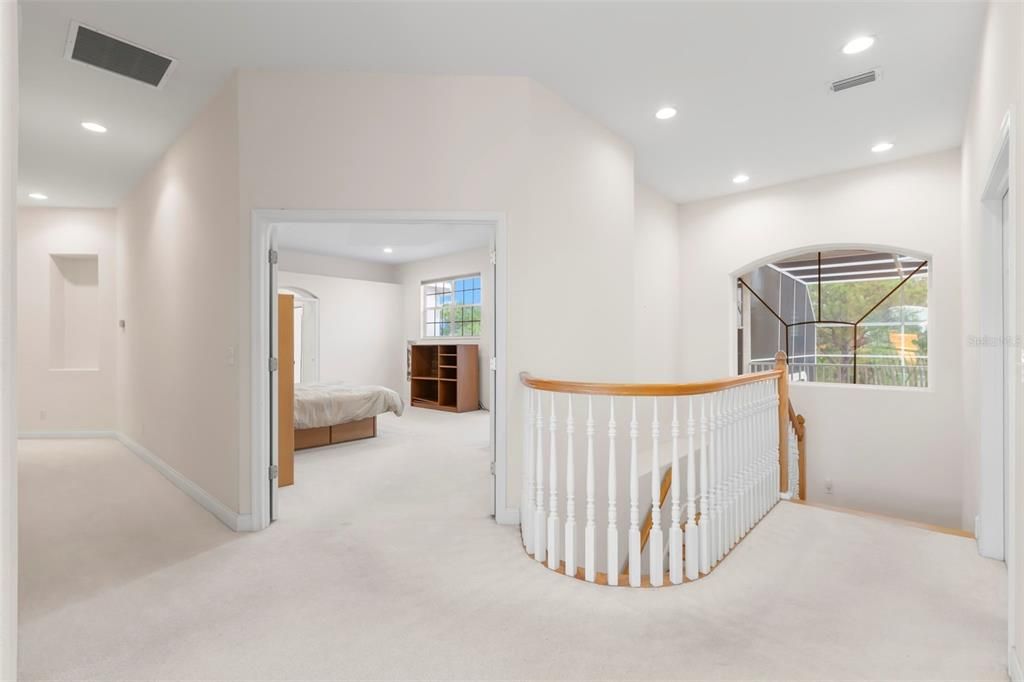 Под контрактом: $1,699,000 (6 спален, 4 ванн, 4488 Квадратных фут)