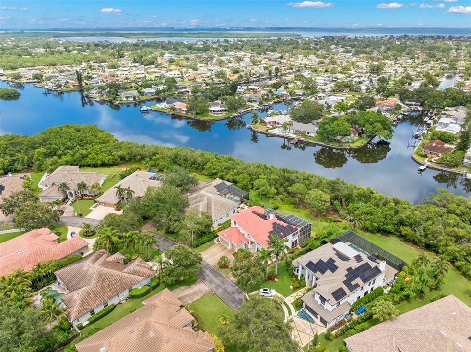 Под контрактом: $1,699,000 (6 спален, 4 ванн, 4488 Квадратных фут)