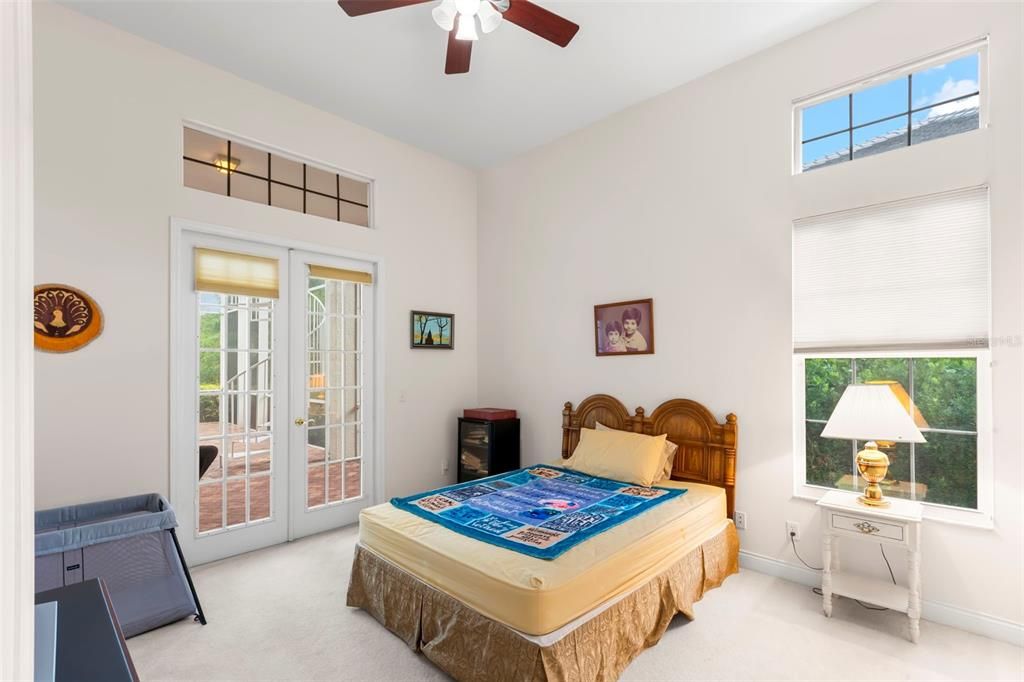 Под контрактом: $1,699,000 (6 спален, 4 ванн, 4488 Квадратных фут)