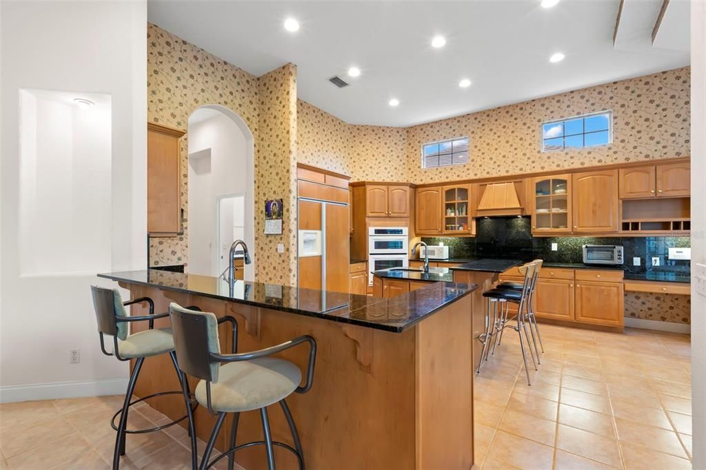 Под контрактом: $1,699,000 (6 спален, 4 ванн, 4488 Квадратных фут)