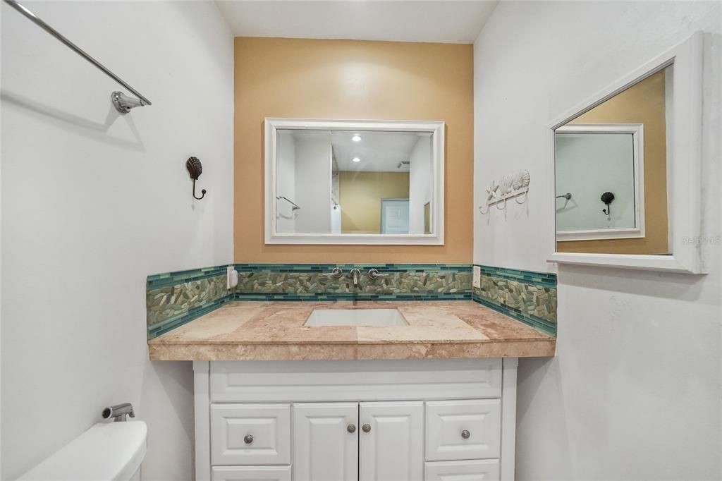 合同活跃: $687,700 (2 贝兹, 2 浴室, 1568 平方英尺)