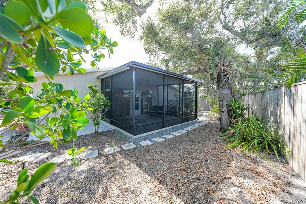 合同活跃: $687,700 (2 贝兹, 2 浴室, 1568 平方英尺)