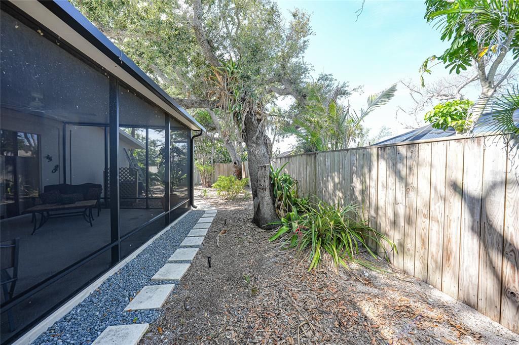 合同活跃: $687,700 (2 贝兹, 2 浴室, 1568 平方英尺)