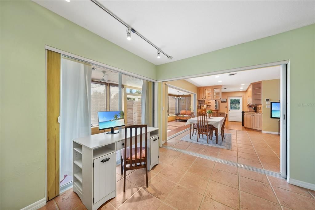 合同活跃: $687,700 (2 贝兹, 2 浴室, 1568 平方英尺)