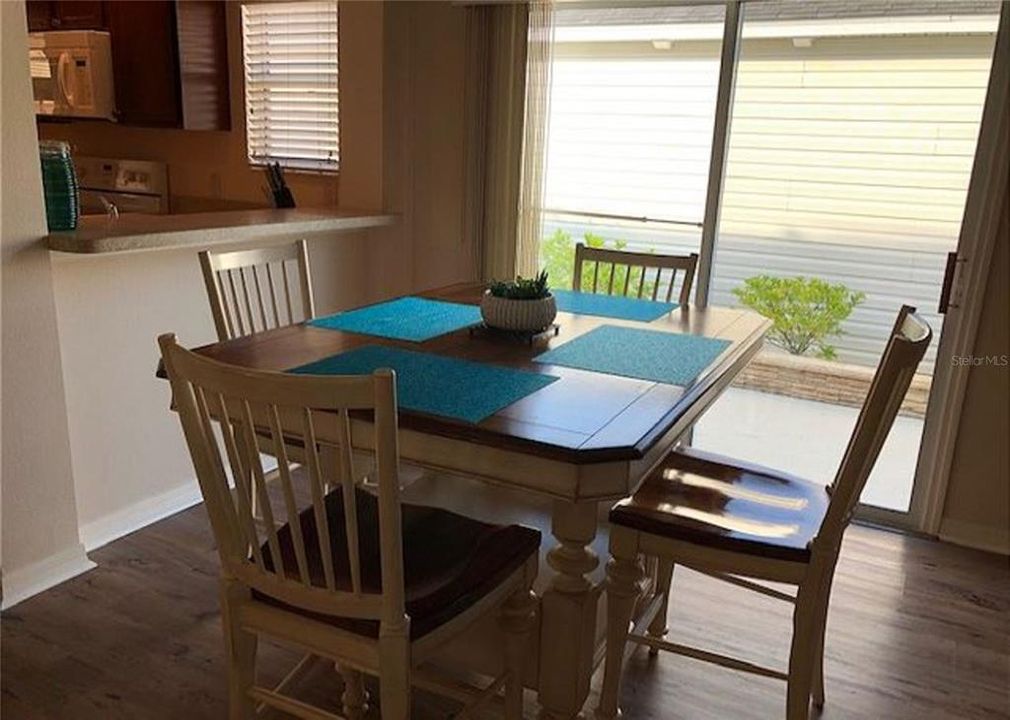 出租: $2,550 (2 贝兹, 2 浴室, 1211 平方英尺)