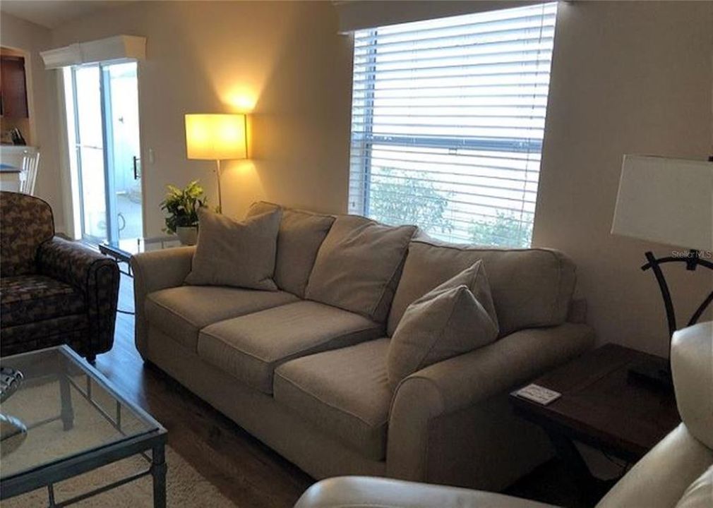 出租: $2,550 (2 贝兹, 2 浴室, 1211 平方英尺)