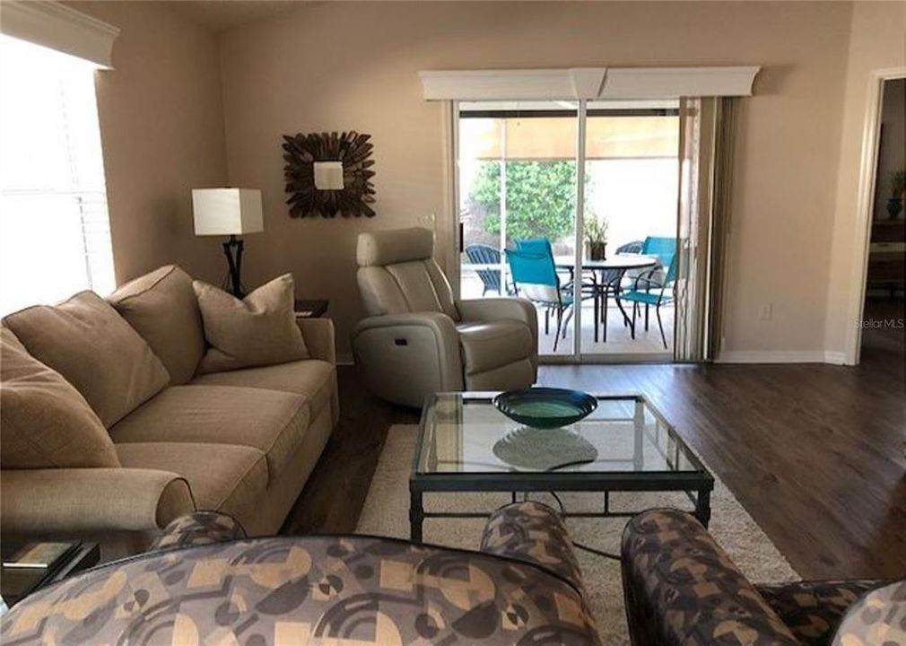 出租: $2,550 (2 贝兹, 2 浴室, 1211 平方英尺)