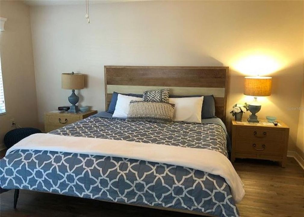 出租: $2,550 (2 贝兹, 2 浴室, 1211 平方英尺)