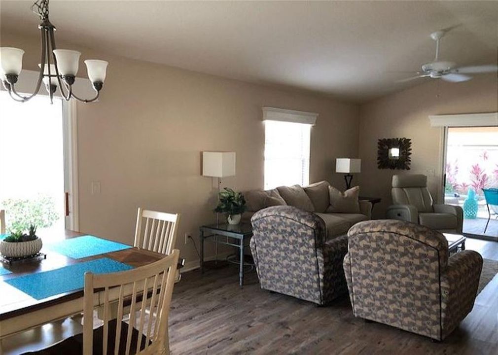 出租: $2,550 (2 贝兹, 2 浴室, 1211 平方英尺)