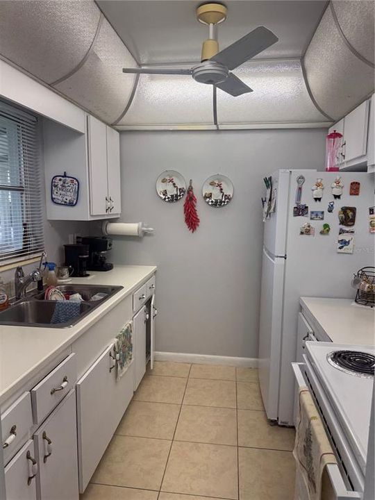 待售: $170,000 (2 贝兹, 2 浴室, 1054 平方英尺)