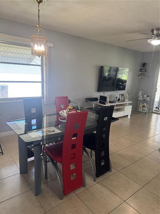 待售: $170,000 (2 贝兹, 2 浴室, 1054 平方英尺)