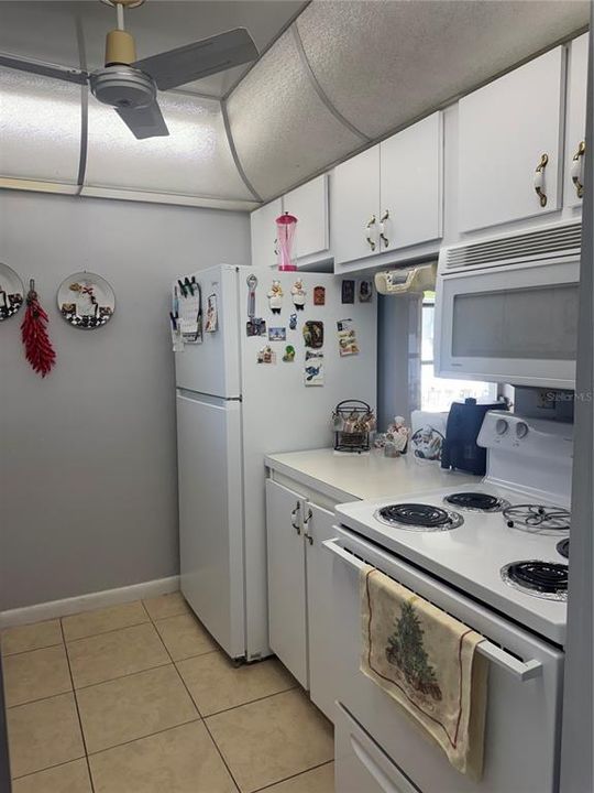 待售: $170,000 (2 贝兹, 2 浴室, 1054 平方英尺)