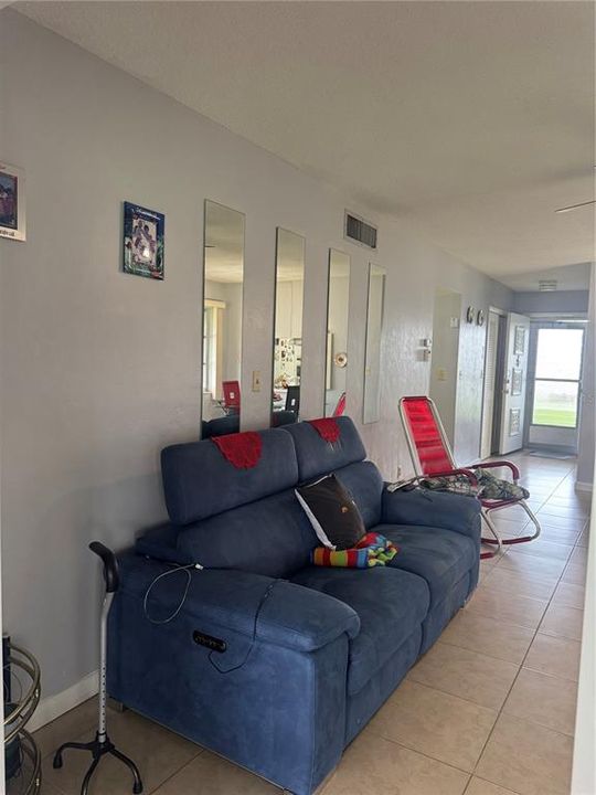 待售: $170,000 (2 贝兹, 2 浴室, 1054 平方英尺)