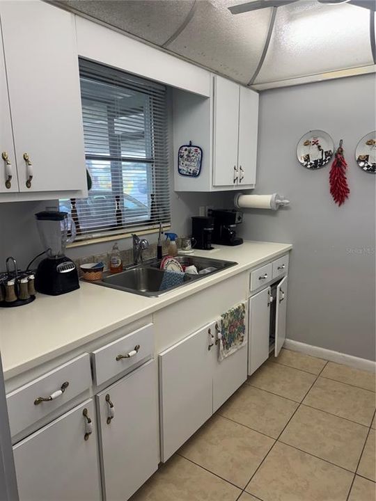 待售: $170,000 (2 贝兹, 2 浴室, 1054 平方英尺)