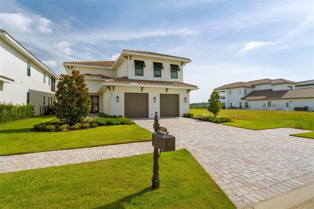 Под контрактом: $1,650,000 (4 спален, 4 ванн, 3208 Квадратных фут)