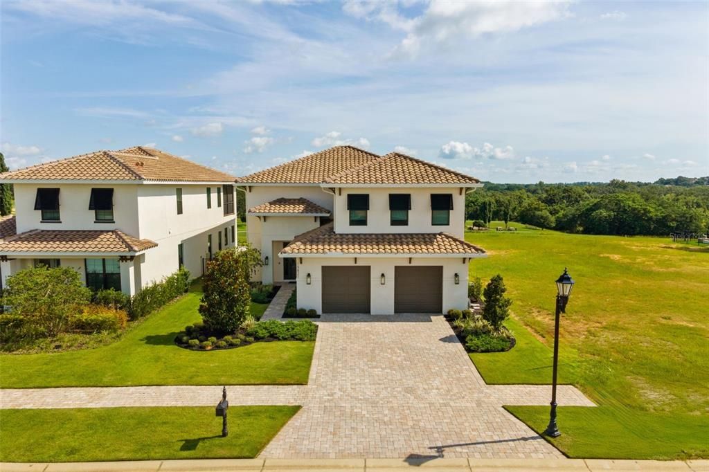 Под контрактом: $1,650,000 (4 спален, 4 ванн, 3208 Квадратных фут)