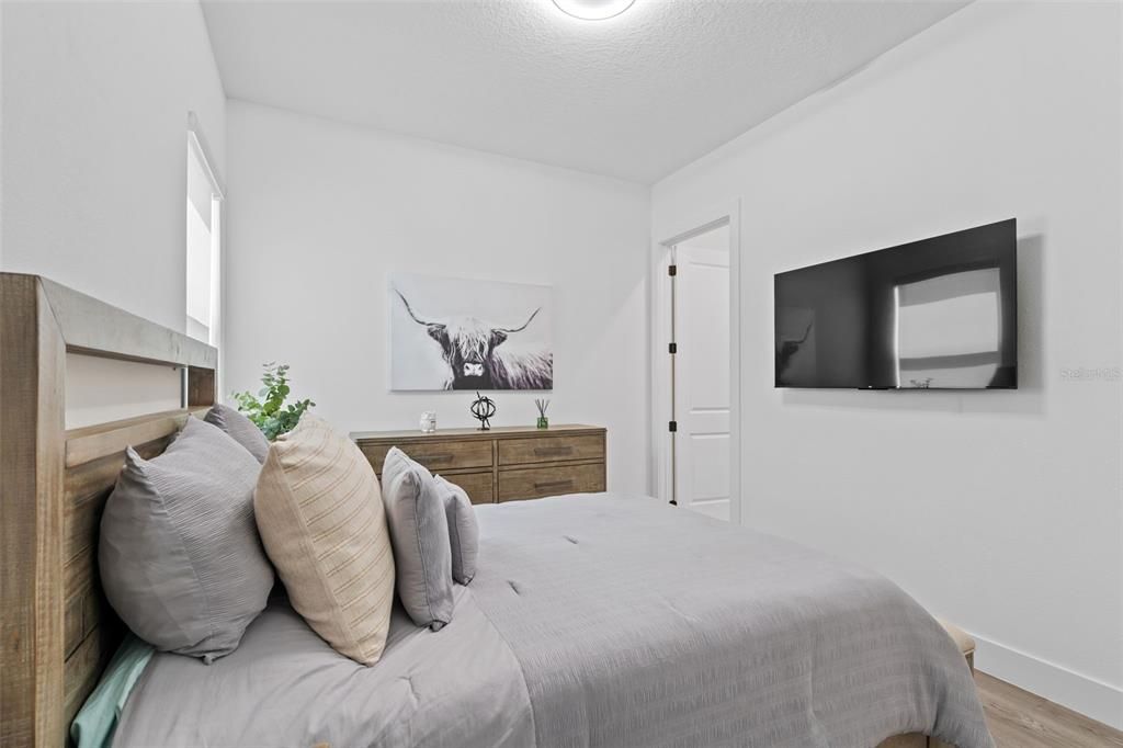 Под контрактом: $1,650,000 (4 спален, 4 ванн, 3208 Квадратных фут)