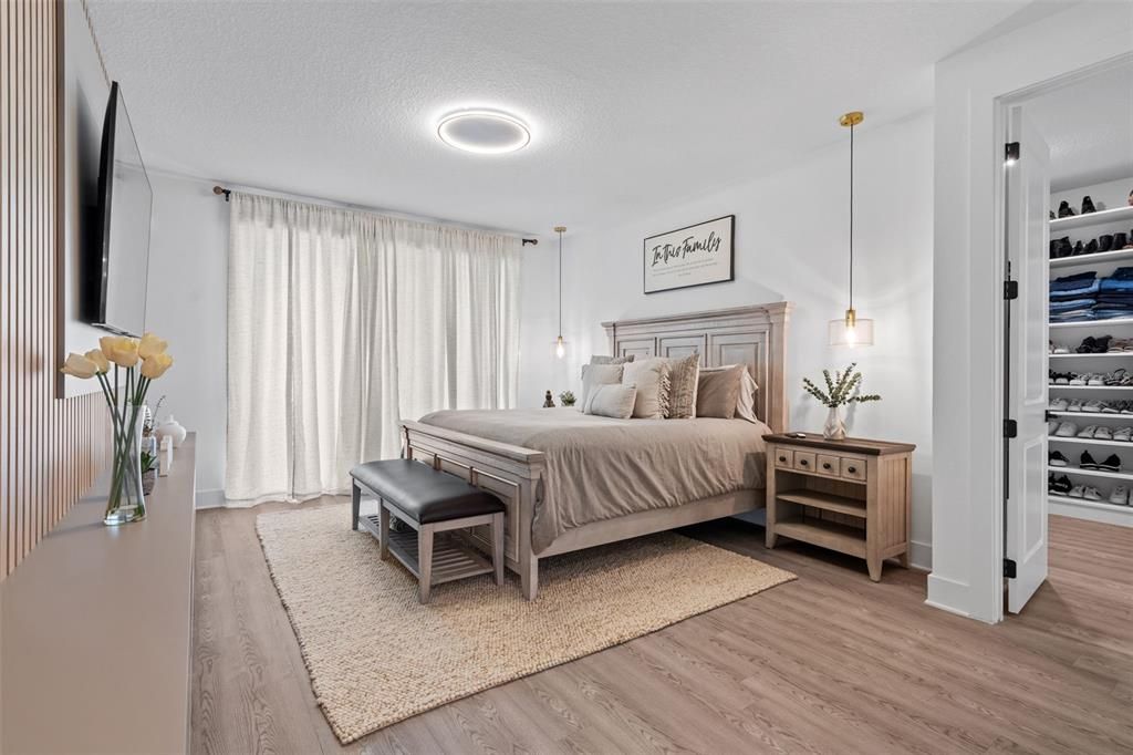 Под контрактом: $1,650,000 (4 спален, 4 ванн, 3208 Квадратных фут)