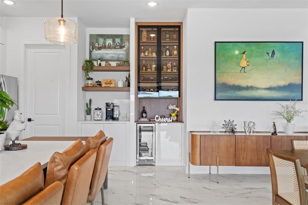 Под контрактом: $1,650,000 (4 спален, 4 ванн, 3208 Квадратных фут)