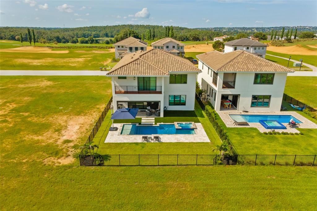 Под контрактом: $1,650,000 (4 спален, 4 ванн, 3208 Квадратных фут)