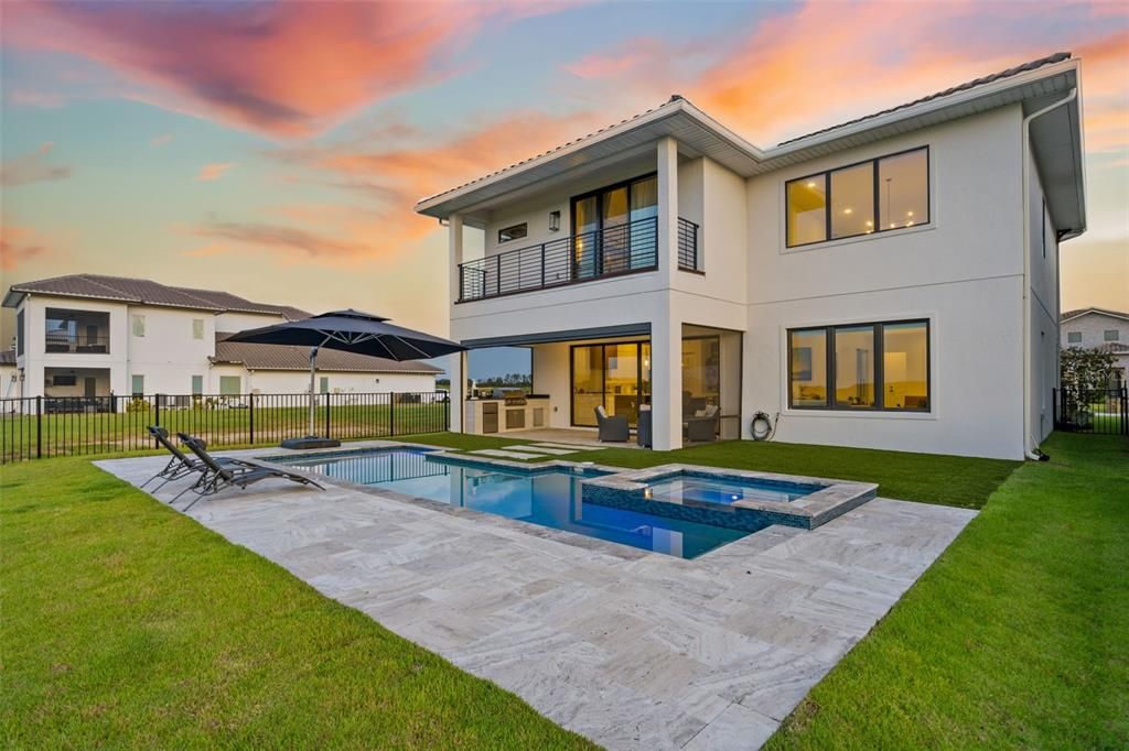 Под контрактом: $1,650,000 (4 спален, 4 ванн, 3208 Квадратных фут)