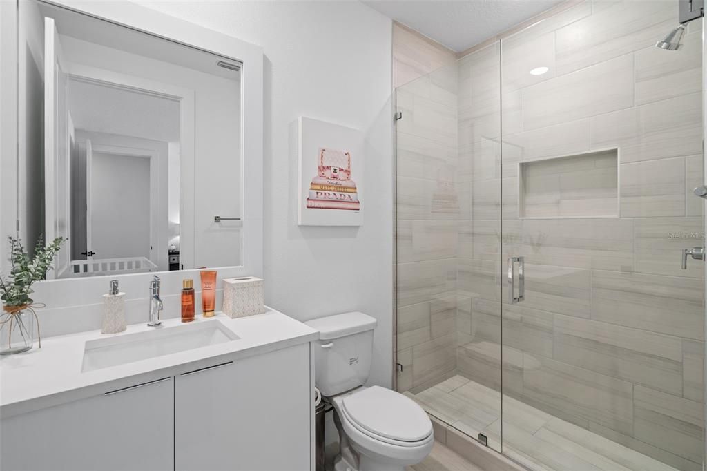 Под контрактом: $1,650,000 (4 спален, 4 ванн, 3208 Квадратных фут)