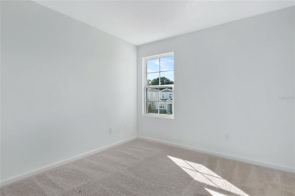 For Sale: $319,950 (5 beds, 3 baths, 2170 Square Feet)