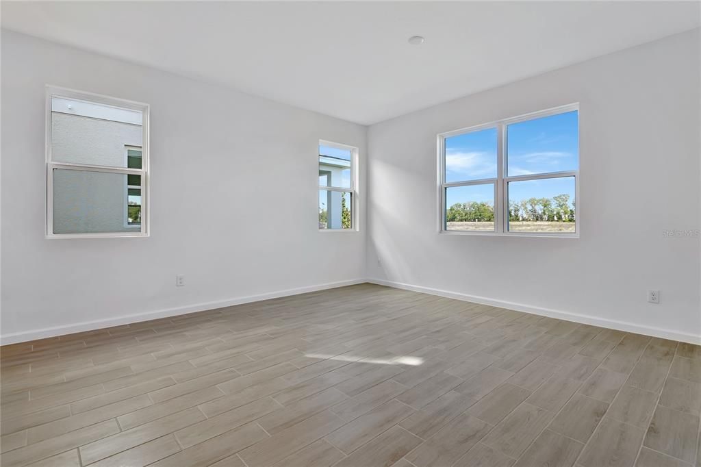 For Sale: $319,950 (5 beds, 3 baths, 2170 Square Feet)