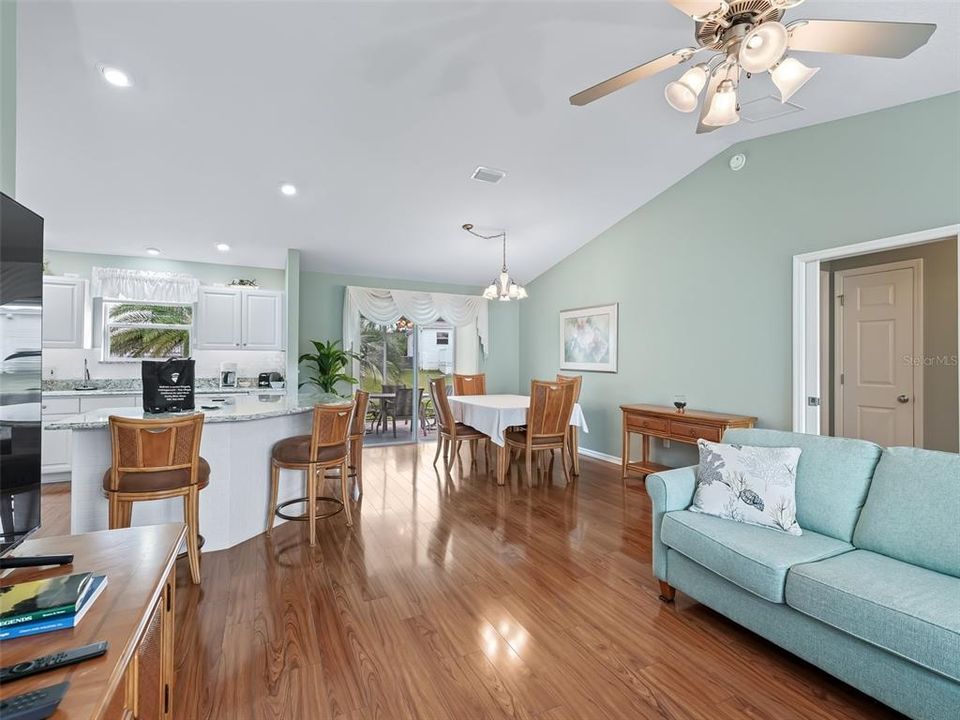 For Rent: $2,400 (3 beds, 2 baths, 1392 Square Feet)