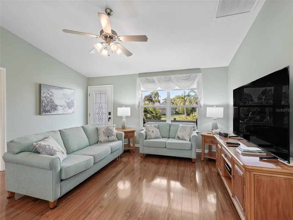 For Rent: $2,400 (3 beds, 2 baths, 1392 Square Feet)