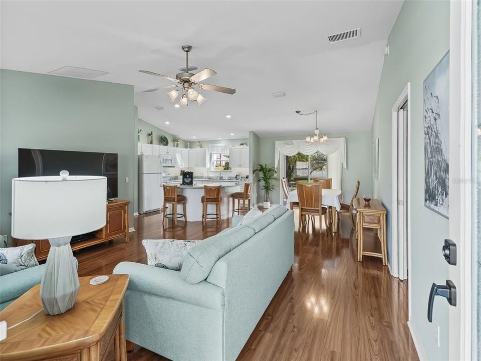 For Rent: $2,400 (3 beds, 2 baths, 1392 Square Feet)